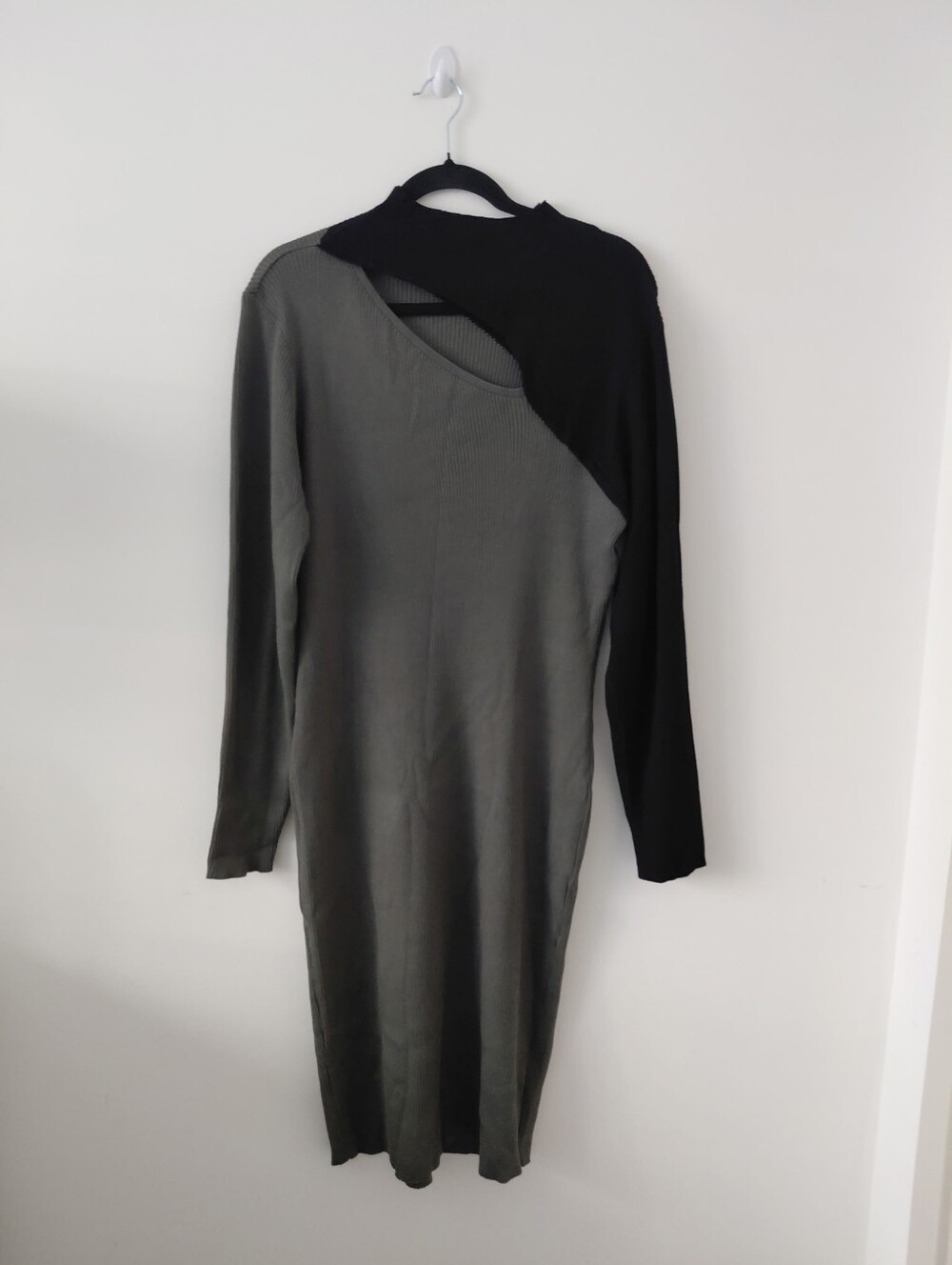 Asymmetric Two-Tone Long Sleeve Midi Dress - Black & Green
